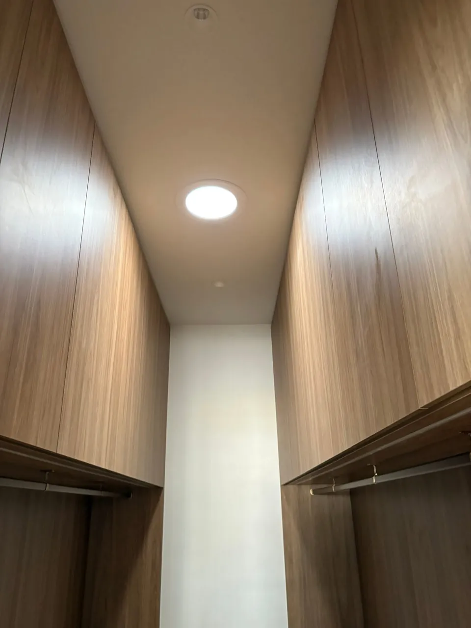 Round ceiling fitting in a walk-in robe